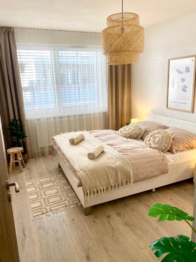 The Elite Suite Downtown A/C & Garage Parking Bratislava Exteriör bild