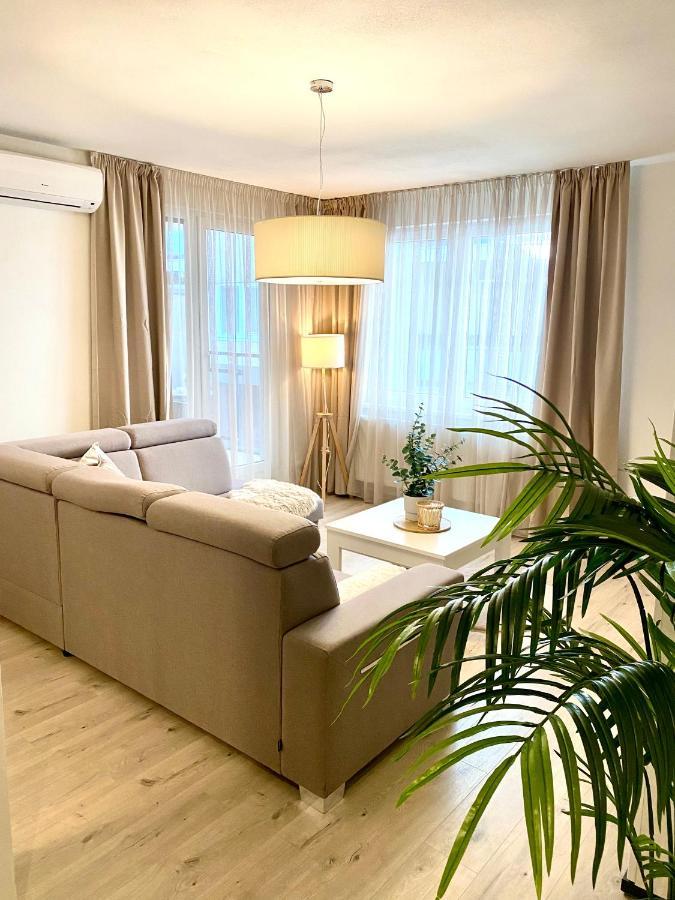 The Elite Suite Downtown A/C & Garage Parking Bratislava Exteriör bild