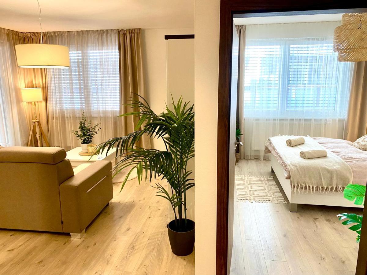 The Elite Suite Downtown A/C & Garage Parking Bratislava Exteriör bild